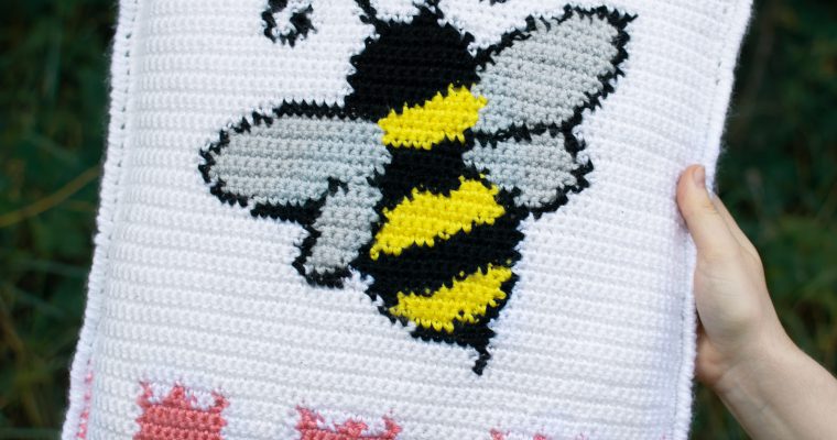 The Bee Pillow – Free Crochet Pattern