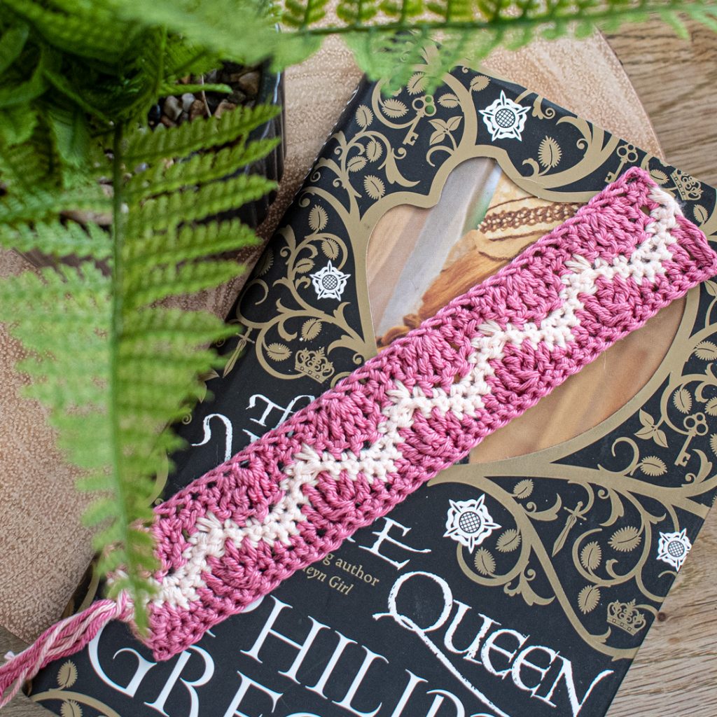 With only 6 rows this free crochet bookmark pattern works up quickly and looks fabulous!