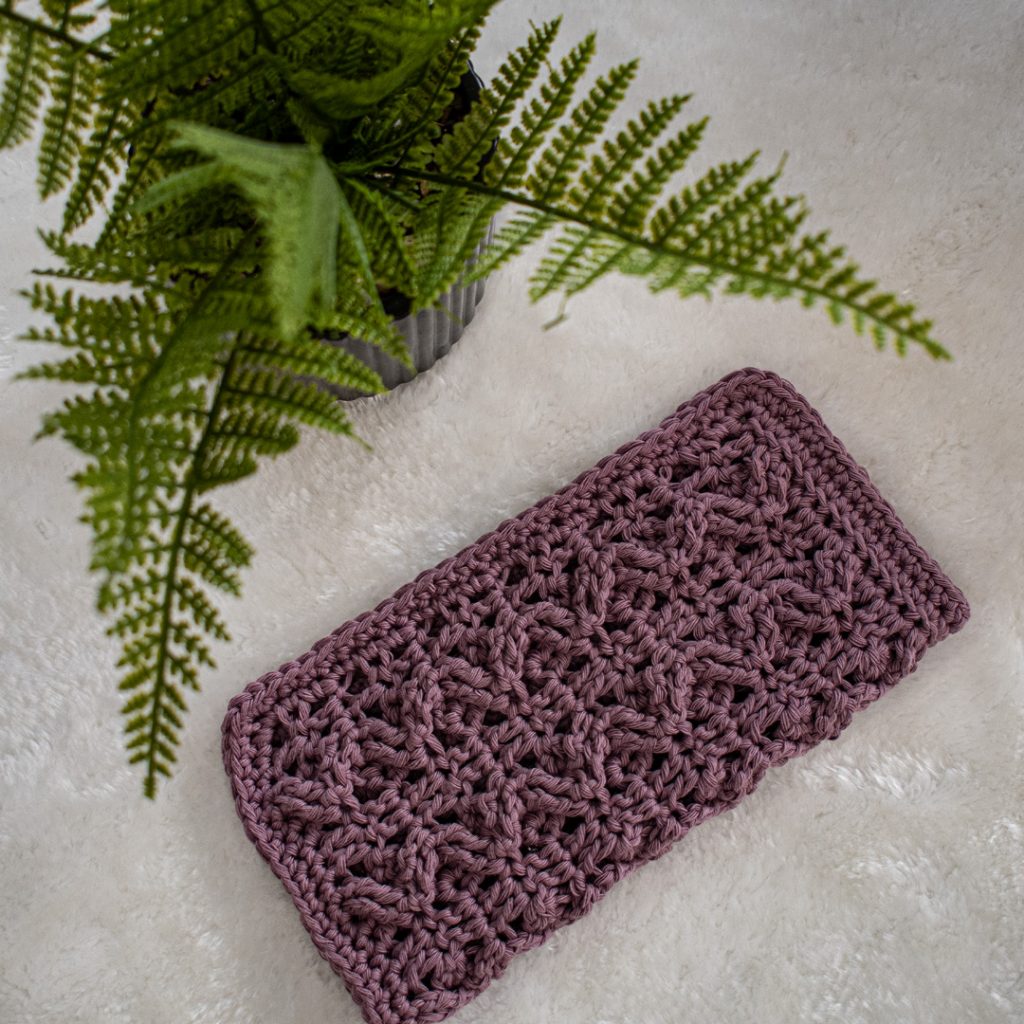 Washcloth crochet patterns make a great gift idea and look so pretty!