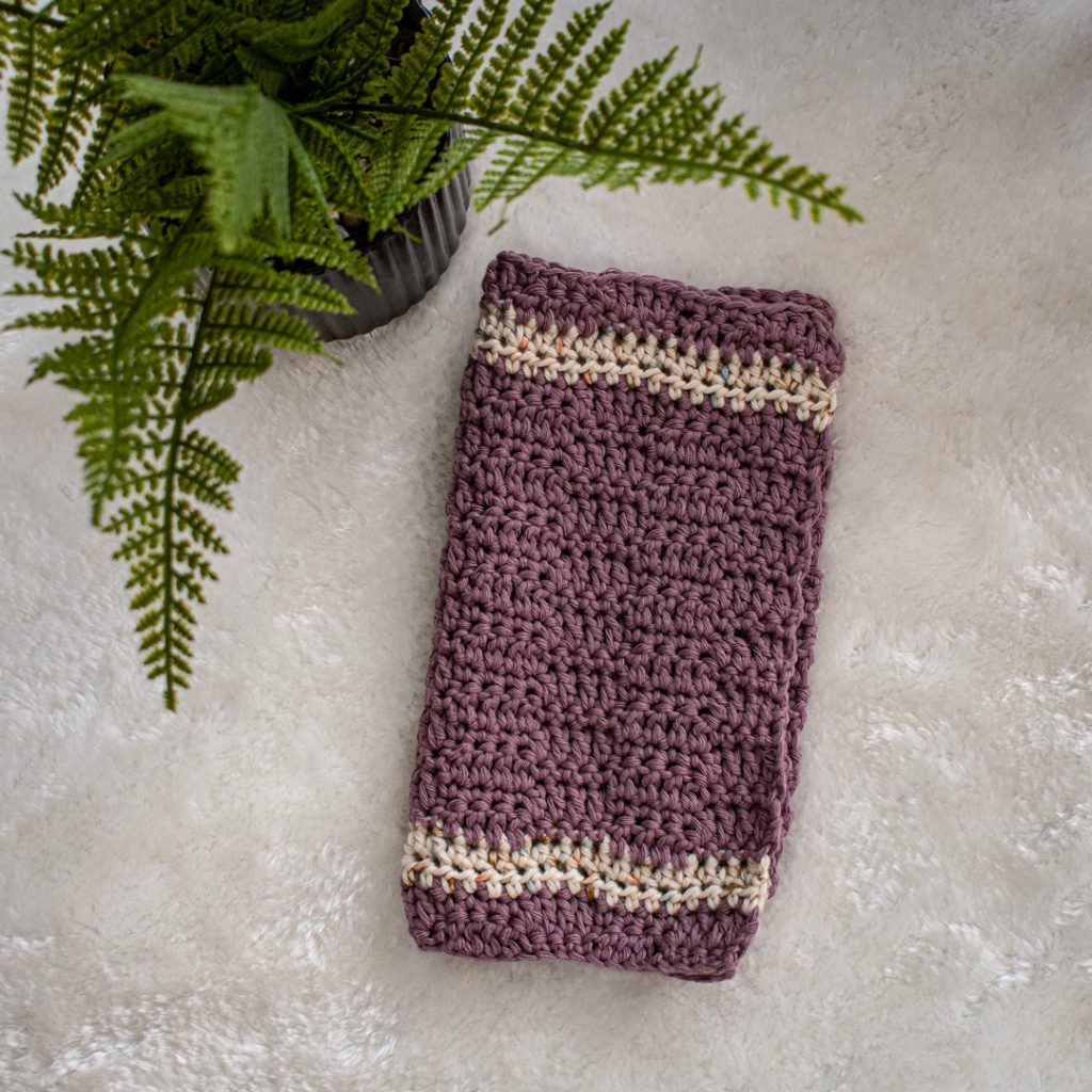 This crochet washcloth uses simple stitches to create this great texture, making it a good beginner project