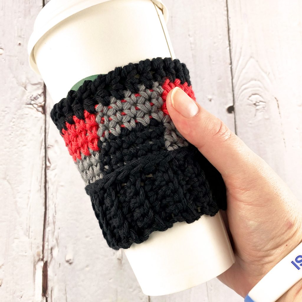 The buffalo check design on this cup cozy is perfect for anyone!