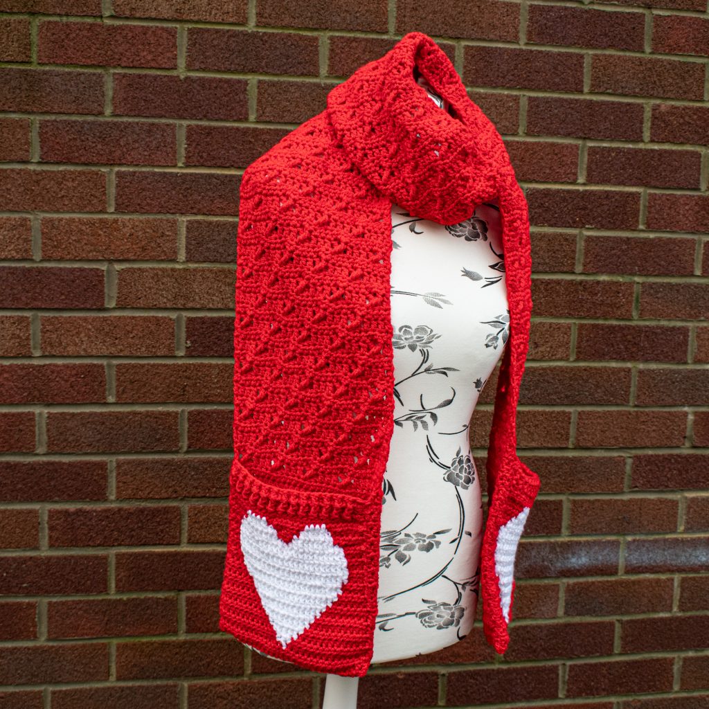 The textures used in this crochet scarf with pockets patterns complement each other so well!