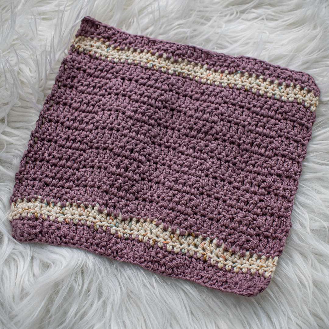 This crochet washcloth pattern is a great beginner crochet project!