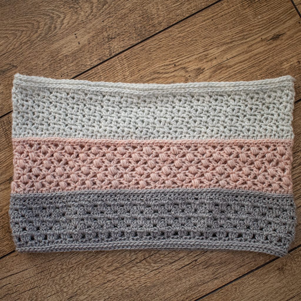 The Emelia Cowl is an easy crochet cowl that is perfect for Late winter and Spring