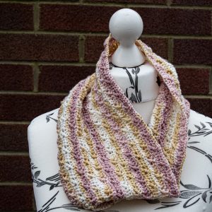 using simple stitches this crochet cowl pattern works up quickly
