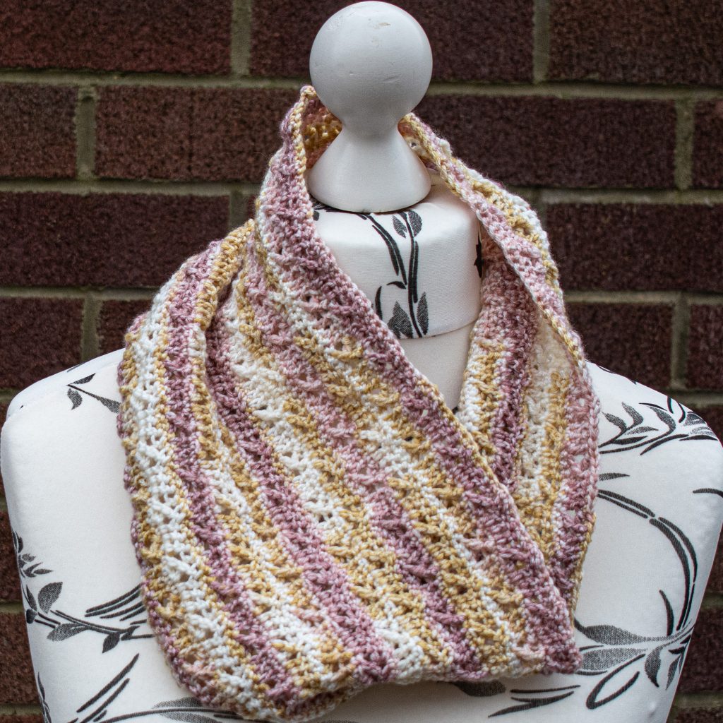 Made with #3 weight yarn this free crochet cowl pattern has a beautiful drape that you can dress up or down!